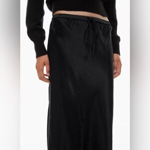 NWOT Aritzia Babaton Skyscraper Satin Slip Skirt Black